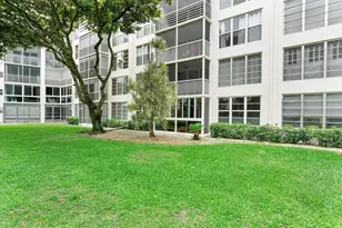 3900 Oaks Clubhouse Dr, Pompano Beach, FL 33069 - Photo 27