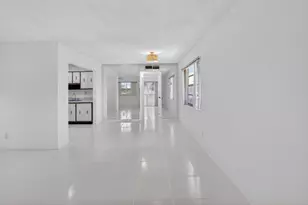 265 Burgundy, Delray Beach, FL 33484 - Photo 9