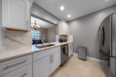 2124 NE 9th Avenue, Wilton Manors, FL 33305 - Photo 11