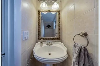 2124 NE 9th Avenue, Wilton Manors, FL 33305 - Photo 13
