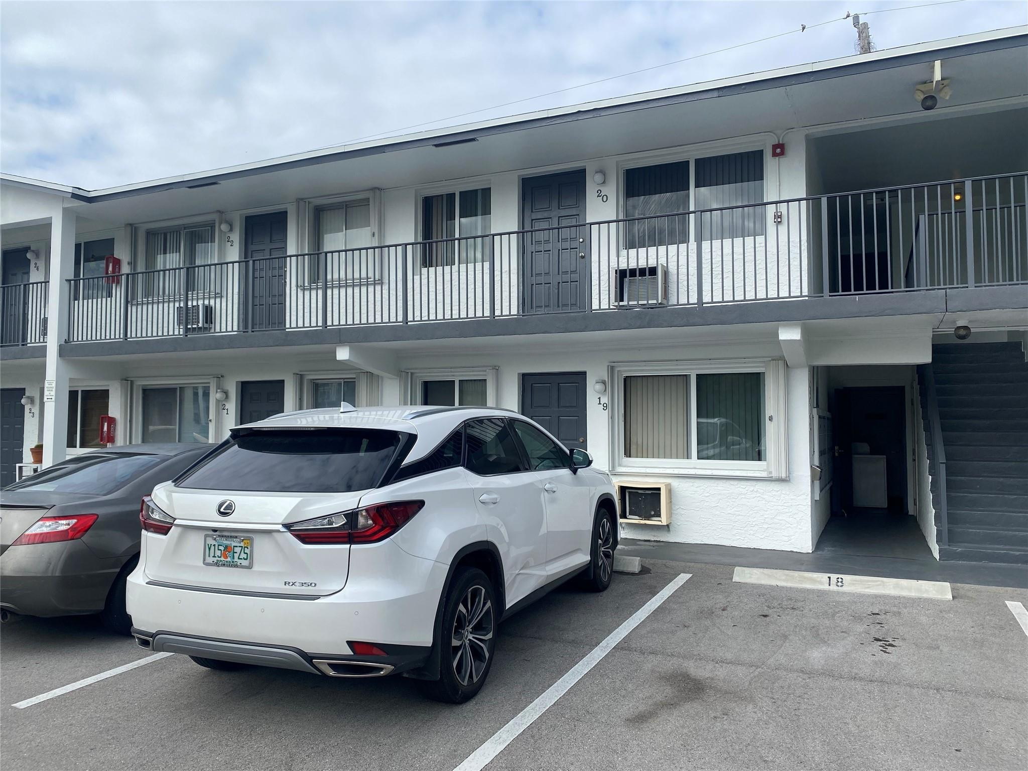 1812 E Oakland Park Blvd #19 - 1812 E Oakland Park Blvd #19, Oakland Park, FL 33306 Luxury Property | Jose Angel Pina