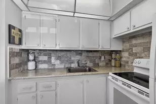 106 E Camden E, West Palm Beach, FL 33417 - Photo 13