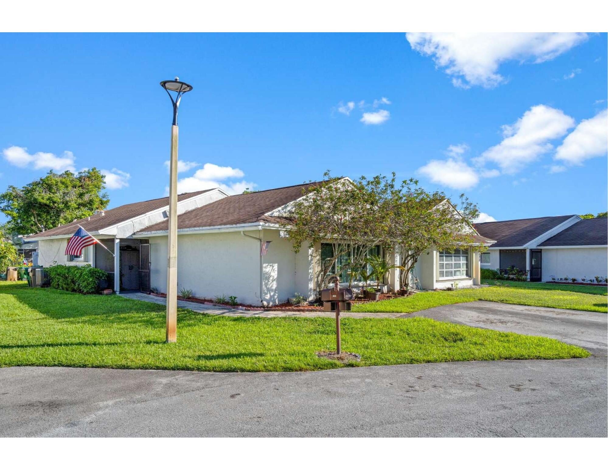 8634 Bridle Path Ct #1 main architectural view