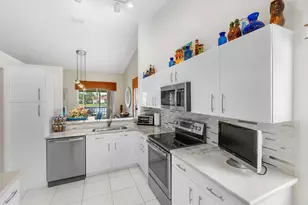 9829 Seacrest Cir, Boynton Beach, FL 33437 - Photo 5
