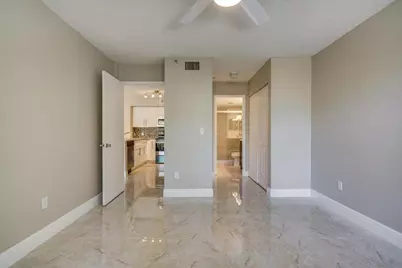 140 Yacht Club Way #206, Hypoluxo, FL 33462 - Photo 9
