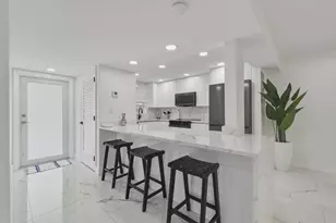 9523 N Hollybrook Lake Dr, Pembroke Pines, FL 33025 - Photo 1