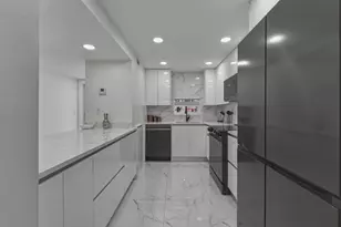 9523 N Hollybrook Lake Dr, Pembroke Pines, FL 33025 - Photo 13