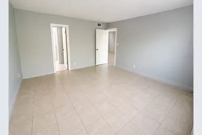 4321 NW 9th Avenue #204, Deerfield Beach, FL 33064 - Photo 3