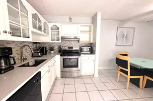1684 Forest Lakes Cir, West Palm Beach, FL 33406 - Photo 29