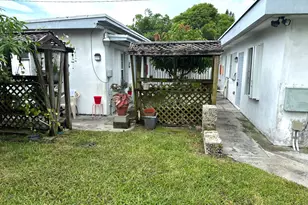 31 SW 10th St, Dania Beach, FL 33004 - Photo 9