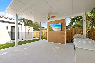 391 W Riverside Drive, Tequesta, FL 33469 - Photo 17