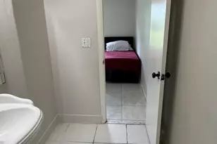 5460 S Lakewood Cir S, Margate, FL 33063 - Photo 37
