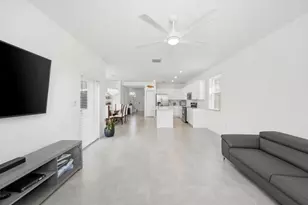 2324 NW 130th St, Miami, FL 33167 - Photo 7