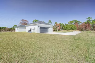 10631 Lighter Wood Ln, Fort Pierce, FL 34945 - Photo 11
