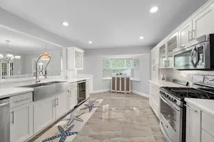 121 Queen Eugenia Ct, Hutchinson Island, FL 34949 - Photo 15
