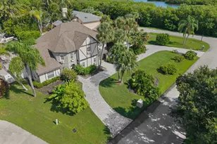 121 Queen Eugenia Ct, Hutchinson Island, FL 34949 - Photo 3