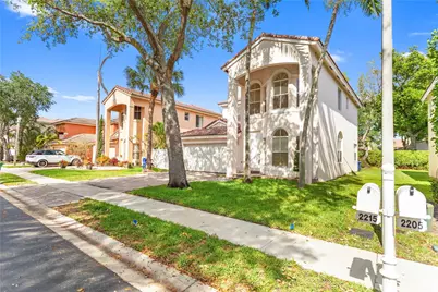 2215 NW 76th Terrace, Pembroke Pines, FL 33024 - Photo 3