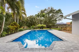 911 Citrus Pl, Wellington, FL 33414 - Photo 5