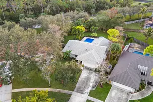911 Citrus Pl, Wellington, FL 33414 - Photo 3