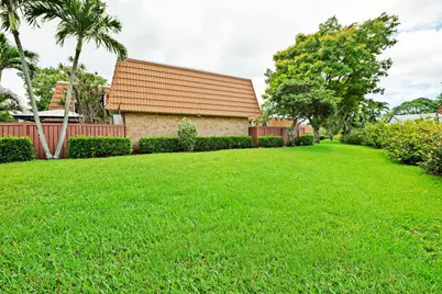 2874 Waterford Drive S, Deerfield Beach, FL 33442 - Photo 25