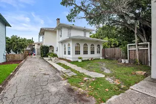 821 Omar Rd, West Palm Beach, FL 33405 - Photo 1