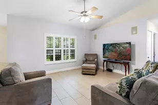 106 Venetian Ln, Royal Palm Beach, FL 33411 - Photo 9