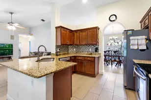 106 Venetian Ln, Royal Palm Beach, FL 33411 - Photo 7
