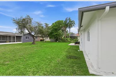 8106 NW 101st Avenue, Tamarac, FL 33321 - Photo 33