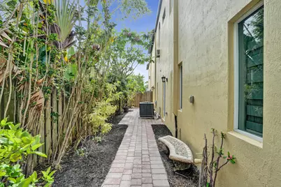 804 NE 7th Street, Fort Lauderdale, FL 33304 - Photo 11