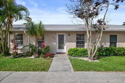 539 Franconia Circle #B, Lake Worth, FL 33467 - Photo 1