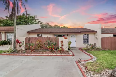 23 Chelsea Lane, Boynton Beach, FL 33426 - Photo 1