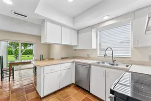 3150 Pinehurst Dr, Lake Worth, FL 33467 - Photo 11