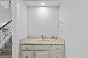 2435 Presidential Way, West Palm Beach, FL 33401 - Photo 9