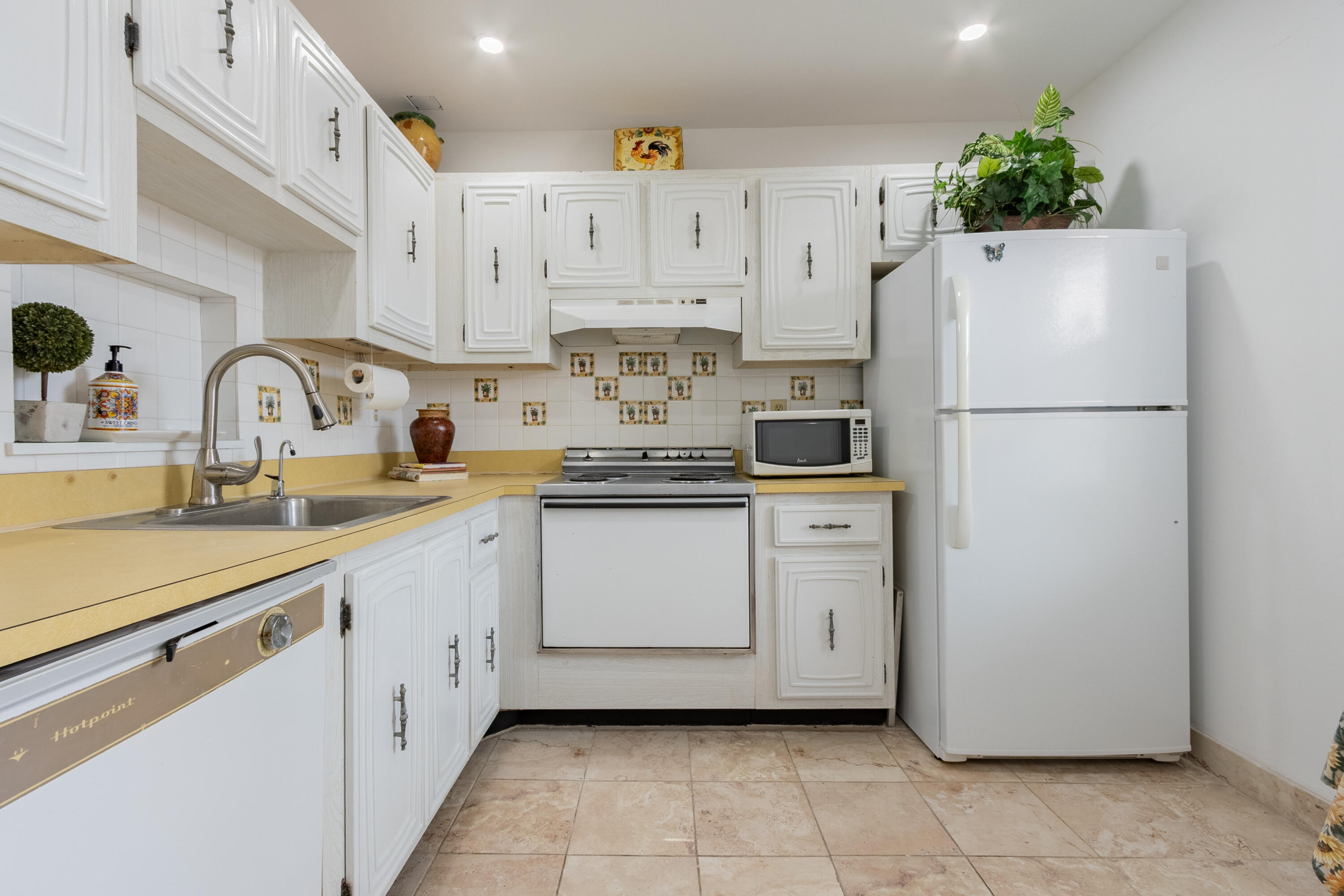 2811 Somerset Dr #412 main architectural view