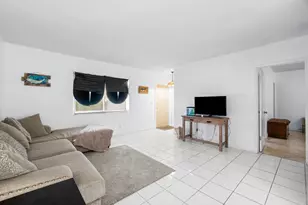 658 NE 6th Ct E, Boynton Beach, FL 33435 - Photo 11