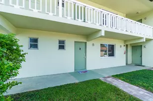 658 NE 6th Ct E, Boynton Beach, FL 33435 - Photo 9