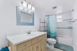 658 NE 6th Ct E, Boynton Beach, FL 33435 - Photo 7