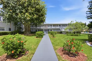 98 E Cambridge E, West Palm Beach, FL 33417 - Photo 3