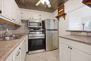 98 E Cambridge E, West Palm Beach, FL 33417 - Photo 13