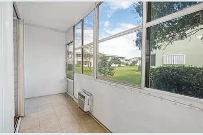 98 E Cambridge E, West Palm Beach, FL 33417 - Photo 9