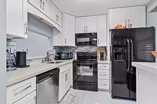 5530 Lakeside Dr, Margate, FL 33063 - Photo 5