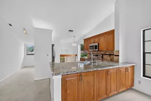 10231 N Circle Lake Dr, Boynton Beach, FL 33437 - Photo 9