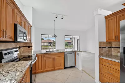 10231 N Circle Lake Drive #201, Boynton Beach, FL 33437 - Photo 5