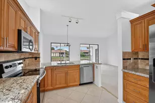 10231 N Circle Lake Dr, Boynton Beach, FL 33437 - Photo 5