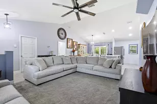 105 SW Glenwood Dr, Port Saint Lucie, FL 34984 - Photo 9