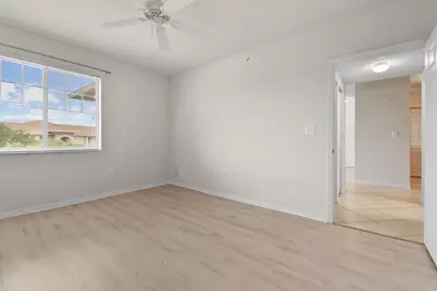 6556 Emerald Dunes Drive #302, West Palm Beach, FL 33411 - Photo 13