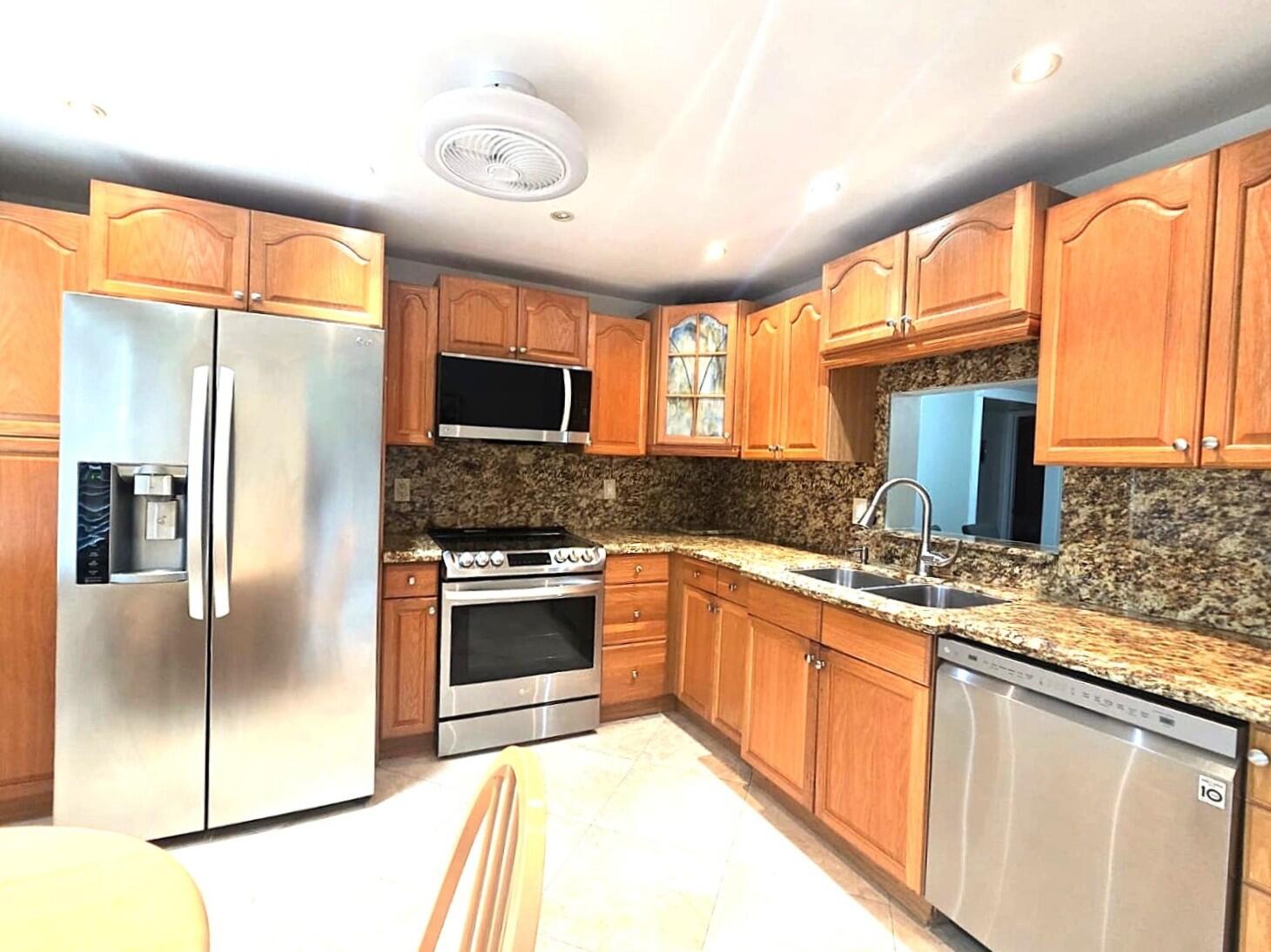 2402 Antigua Cir #E3 main architectural view