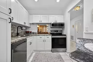 102 Lake Anne Dr, West Palm Beach, FL 33411 - Photo 3