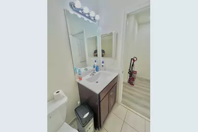 10490 W 33rd Way, Hialeah, FL 33018 - Photo 9