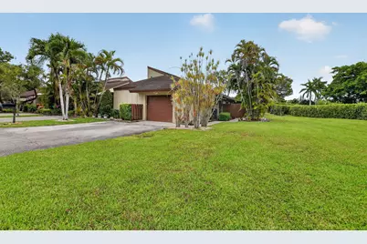 22718 Vistawood Way, Boca Raton, FL 33428 - Photo 3